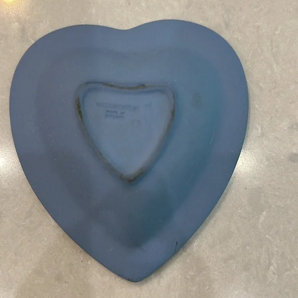 Wedgwood vintage jasperware cornflower blue heart dish. Classical design center - Picture 4 of 7